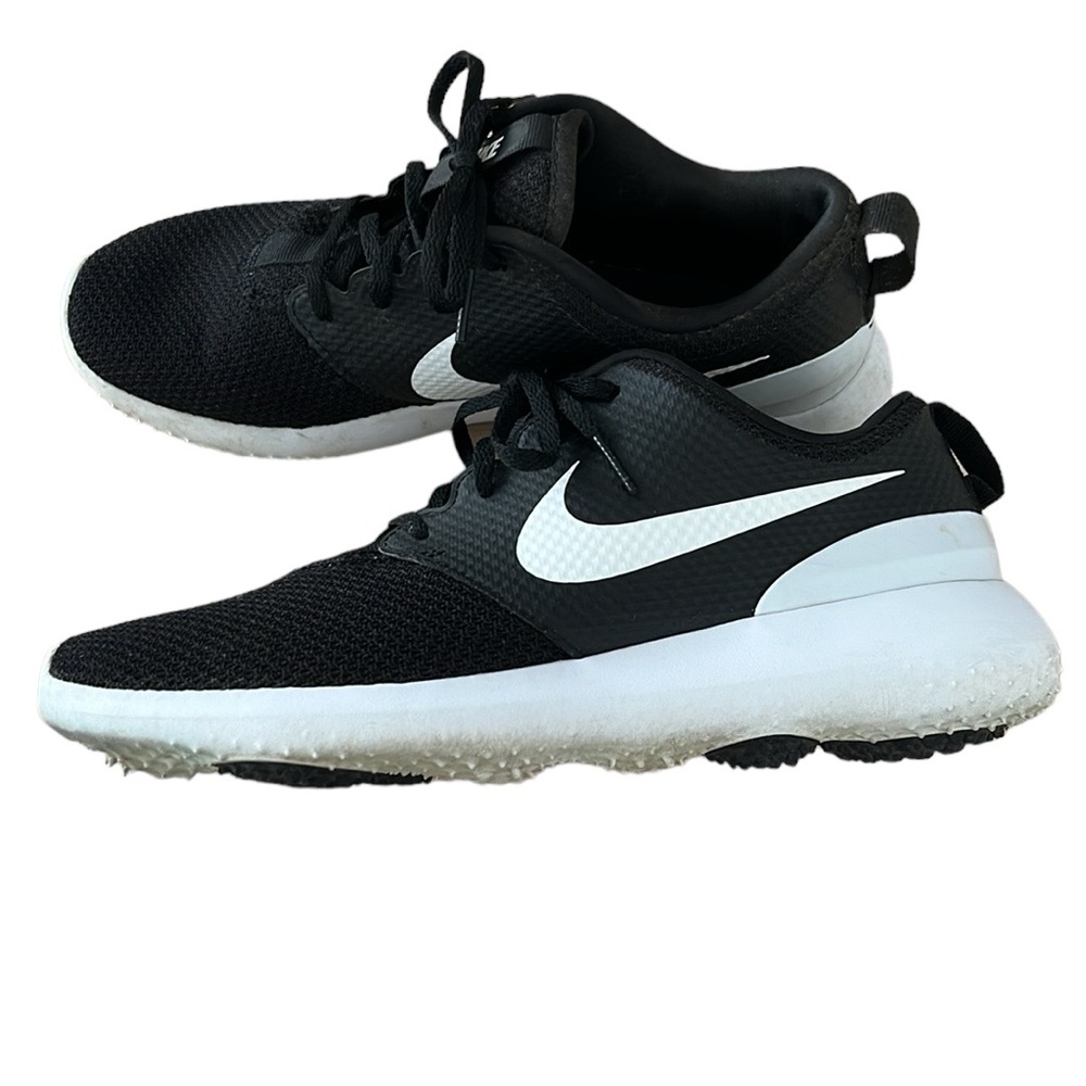 GOLF Nike Women’s Roshe G Spikeless Golf Shoes - Metallic White/Black Size 7.5